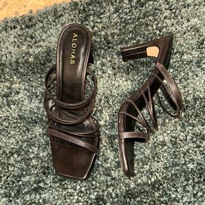 Alohas Black Strappy Heeled sandals